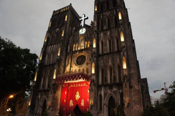 La cathédrale Saint-Joseph en plein cœur d'Hanoi